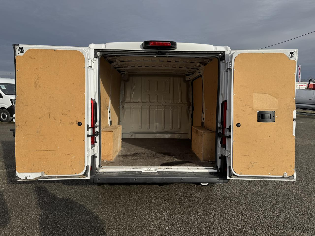 PEUGEOT boxer 330 L1H1 2.2 BLUEHDI S&S 140CH ASPHALT - Furgon: slika PEUGEOT boxer 330 L1H1 2.2 BLUEHDI S&S 140CH ASPHALT - Furgon PEUGEOT boxer 330 L1H1 2.2 BLUEHDI S&S 140CH ASPHALT - Furgon: slika PEUGEOT boxer 330 L1H1 2.2 BLUEHDI S&S 140CH ASPHALT - Furgon