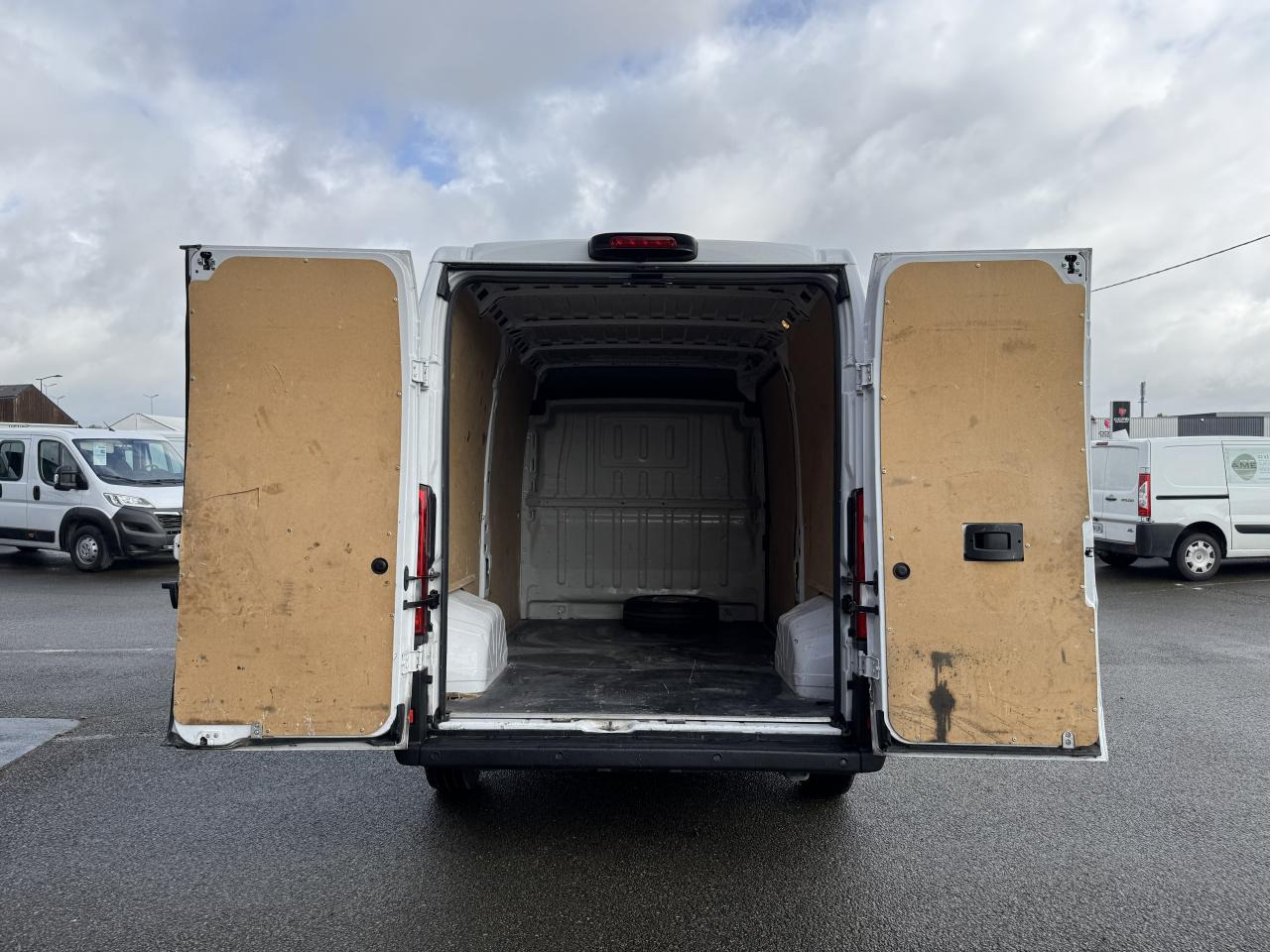 PEUGEOT boxer 333 L2H2 2.2 BLUEHDI S&S 140CH ASPHALT - Furgon: slika PEUGEOT boxer 333 L2H2 2.2 BLUEHDI S&S 140CH ASPHALT - Furgon PEUGEOT boxer 333 L2H2 2.2 BLUEHDI S&S 140CH ASPHALT - Furgon: slika PEUGEOT boxer 333 L2H2 2.2 BLUEHDI S&S 140CH ASPHALT - Furgon