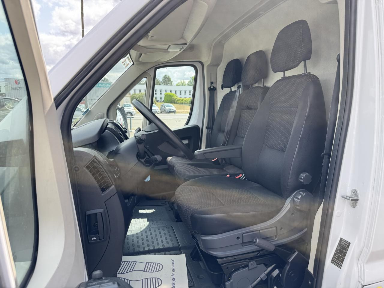 PEUGEOT boxer 333 L2H2 2.2 BLUEHDI S&S 140CH ASPHALT - Furgon: slika PEUGEOT boxer 333 L2H2 2.2 BLUEHDI S&S 140CH ASPHALT - Furgon PEUGEOT boxer 333 L2H2 2.2 BLUEHDI S&S 140CH ASPHALT - Furgon: slika PEUGEOT boxer 333 L2H2 2.2 BLUEHDI S&S 140CH ASPHALT - Furgon