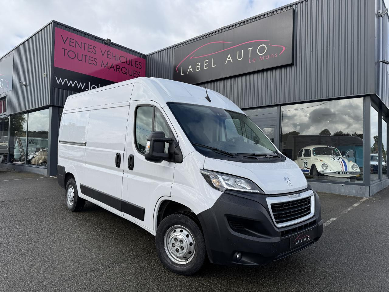 PEUGEOT boxer 333 L2H2 2.2 BLUEHDI S&S 140CH ASPHALT - Furgon: slika PEUGEOT boxer 333 L2H2 2.2 BLUEHDI S&S 140CH ASPHALT - Furgon PEUGEOT boxer 333 L2H2 2.2 BLUEHDI S&S 140CH ASPHALT - Furgon: slika PEUGEOT boxer 333 L2H2 2.2 BLUEHDI S&S 140CH ASPHALT - Furgon