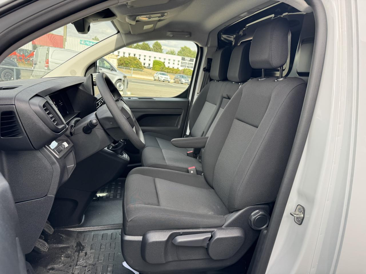PEUGEOT expert M 2.0 BLUEHDI 145CH PACK CONNECT - Furgon: slika PEUGEOT expert M 2.0 BLUEHDI 145CH PACK CONNECT - Furgon PEUGEOT expert M 2.0 BLUEHDI 145CH PACK CONNECT - Furgon: slika PEUGEOT expert M 2.0 BLUEHDI 145CH PACK CONNECT - Furgon