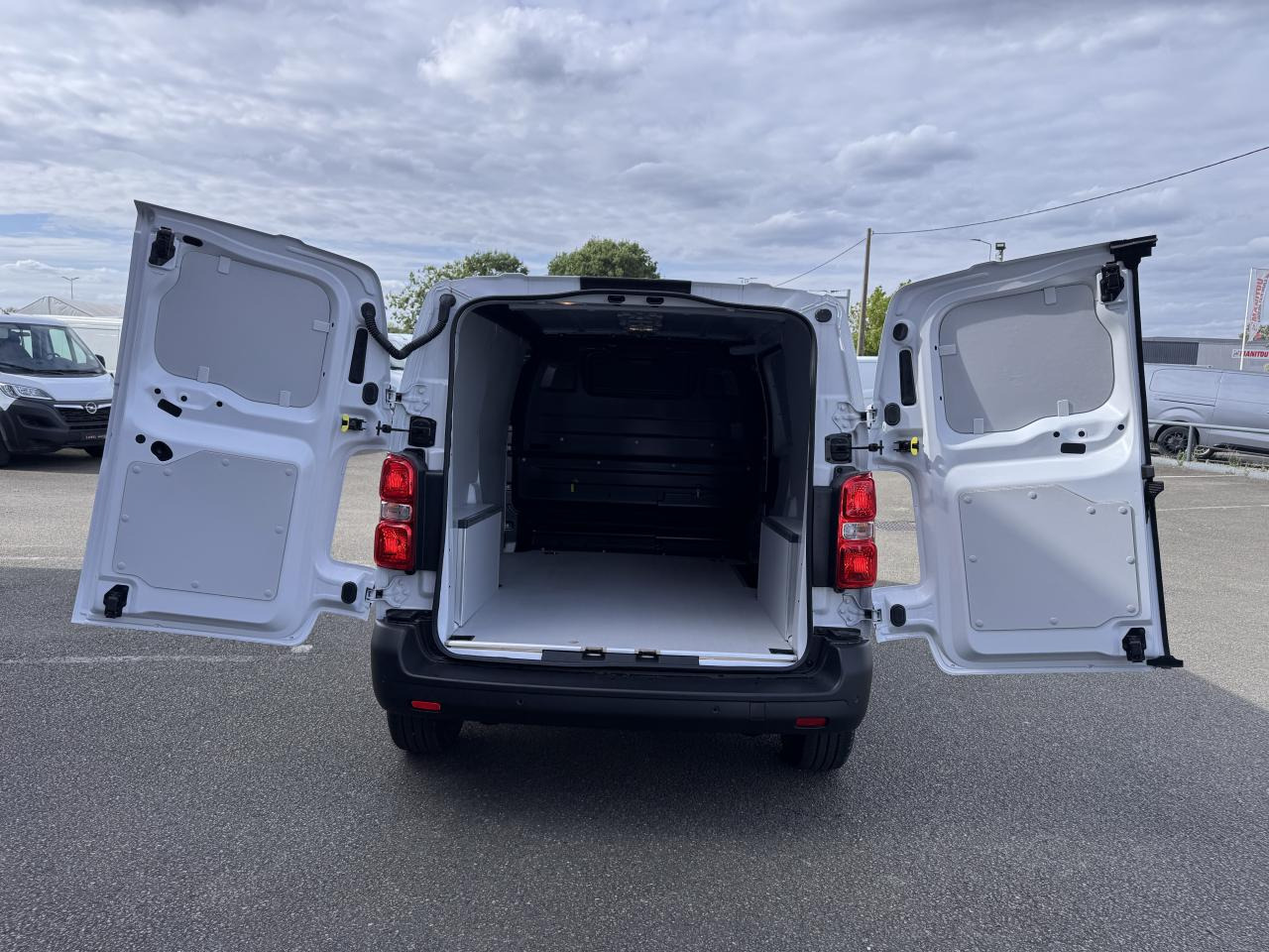 PEUGEOT expert M 2.0 BLUEHDI 145CH PACK CONNECT - Furgon: slika PEUGEOT expert M 2.0 BLUEHDI 145CH PACK CONNECT - Furgon PEUGEOT expert M 2.0 BLUEHDI 145CH PACK CONNECT - Furgon: slika PEUGEOT expert M 2.0 BLUEHDI 145CH PACK CONNECT - Furgon