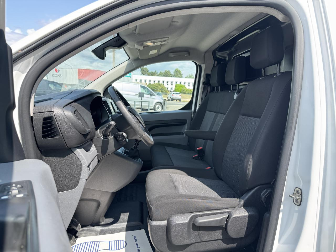 PEUGEOT expert XL 2.0 BLUEHDI 145CH S&S PACK ASPHALT - Furgon: slika PEUGEOT expert XL 2.0 BLUEHDI 145CH S&S PACK ASPHALT - Furgon PEUGEOT expert XL 2.0 BLUEHDI 145CH S&S PACK ASPHALT - Furgon: slika PEUGEOT expert XL 2.0 BLUEHDI 145CH S&S PACK ASPHALT - Furgon
