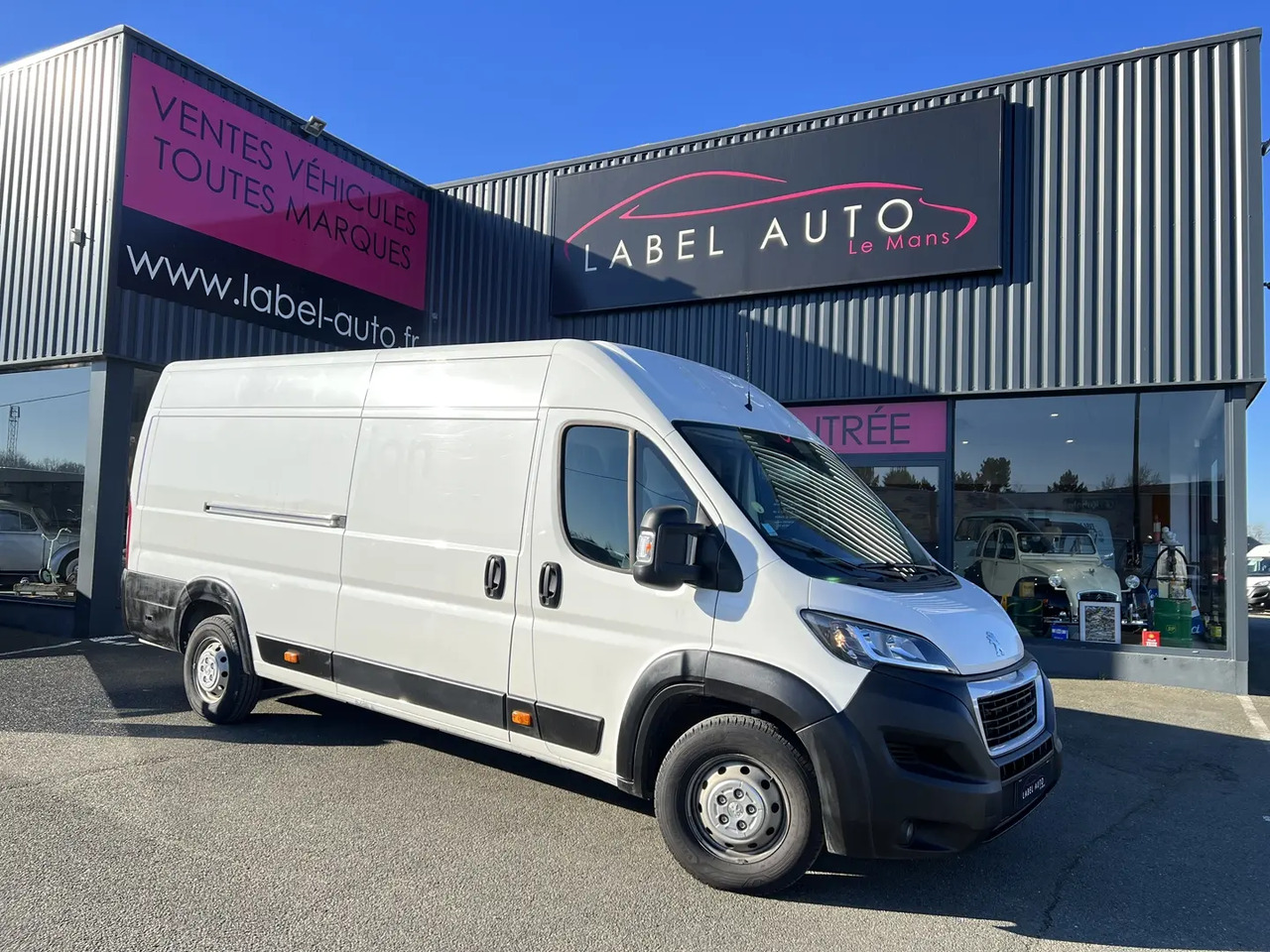 Peugeot Boxer 435 L4H2 2.2 BLUEHDI S&S 140CH ASPHALT - Furgon: slika Peugeot Boxer 435 L4H2 2.2 BLUEHDI S&S 140CH ASPHALT - Furgon Peugeot Boxer 435 L4H2 2.2 BLUEHDI S&S 140CH ASPHALT - Furgon: slika Peugeot Boxer 435 L4H2 2.2 BLUEHDI S&S 140CH ASPHALT - Furgon