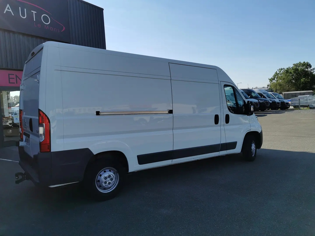 Peugeot Boxer L3H2 3.5 140CH BLUEHDI S&S PACK ASPHALT CONNECT - Furgon: slika Peugeot Boxer L3H2 3.5 140CH BLUEHDI S&S PACK ASPHALT CONNECT - Furgon Peugeot Boxer L3H2 3.5 140CH BLUEHDI S&S PACK ASPHALT CONNECT - Furgon: slika Peugeot Boxer L3H2 3.5 140CH BLUEHDI S&S PACK ASPHALT CONNECT - Furgon