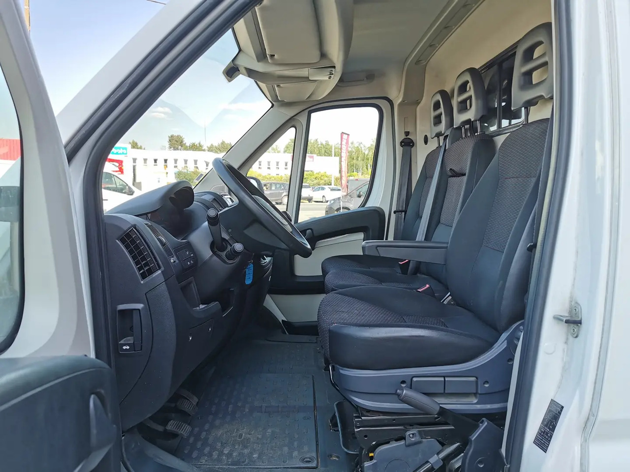 Peugeot Boxer L3H2 3.5 140CH BLUEHDI S&S PACK ASPHALT CONNECT - Furgon: slika Peugeot Boxer L3H2 3.5 140CH BLUEHDI S&S PACK ASPHALT CONNECT - Furgon Peugeot Boxer L3H2 3.5 140CH BLUEHDI S&S PACK ASPHALT CONNECT - Furgon: slika Peugeot Boxer L3H2 3.5 140CH BLUEHDI S&S PACK ASPHALT CONNECT - Furgon