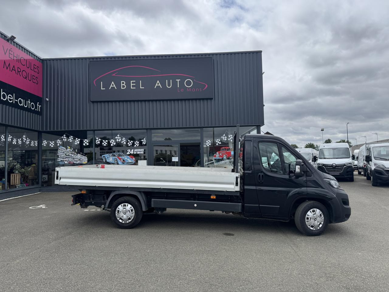 Peugeot Boxer PEUGEOT 3T5 PLATEAU 4M20 2.2 HDI 140 CH PREMIUM - Dostavno vozilo s ravnom platformom: slika Peugeot Boxer PEUGEOT 3T5 PLATEAU 4M20 2.2 HDI 140 CH PREMIUM - Dostavno vozilo s ravnom platformom Peugeot Boxer PEUGEOT 3T5 PLATEAU 4M20 2.2 HDI 140 CH PREMIUM - Dostavno vozilo s ravnom platformom: slika Peugeot Boxer PEUGEOT 3T5 PLATEAU 4M20 2.2 HDI 140 CH PREMIUM - Dostavno vozilo s ravnom platformom