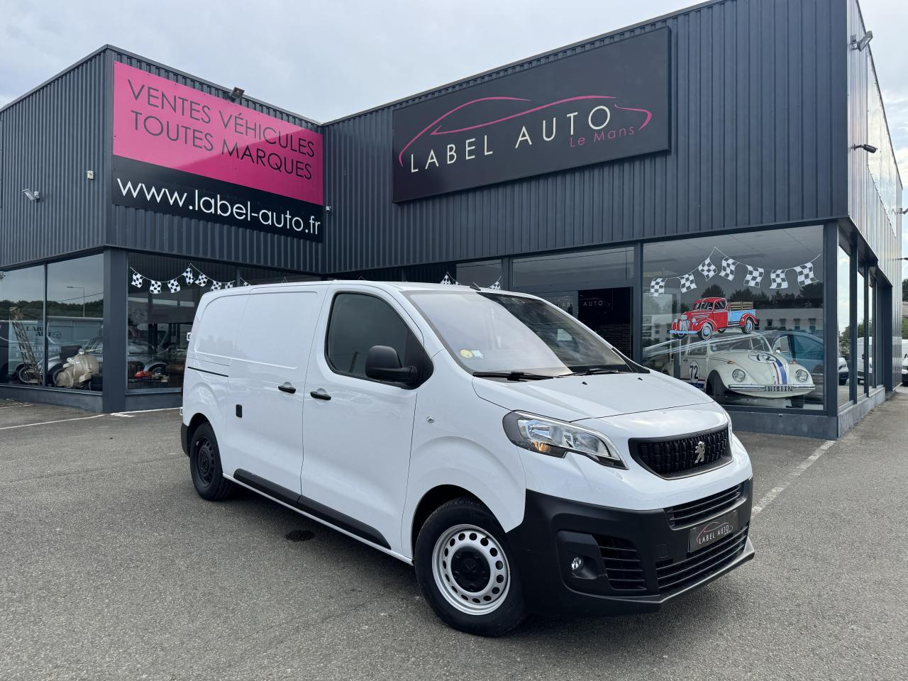 Peugeot Expert STANDARD 2.0 BLUEHDI 180CH S&S ASPHALT EAT8 - Furgon: slika Peugeot Expert STANDARD 2.0 BLUEHDI 180CH S&S ASPHALT EAT8 - Furgon Peugeot Expert STANDARD 2.0 BLUEHDI 180CH S&S ASPHALT EAT8 - Furgon: slika Peugeot Expert STANDARD 2.0 BLUEHDI 180CH S&S ASPHALT EAT8 - Furgon