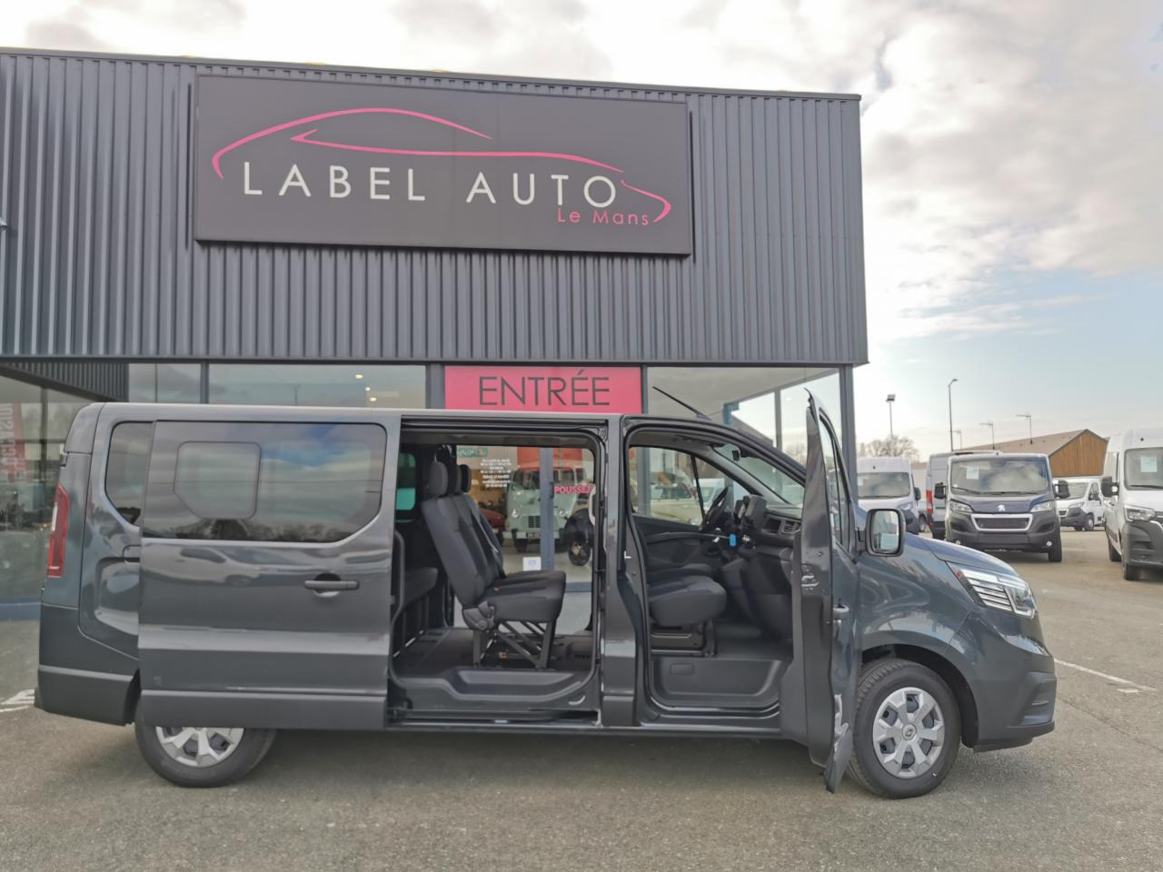 RENAULT Trafic L2 2.0 Energy dCi - 150 - S&S III COMBI Combi Zen L2H1 PHASE 3 - Minibus, Putnički kombi: slika RENAULT Trafic L2 2.0 Energy dCi - 150 - S&S III COMBI Combi Zen L2H1 PHASE 3 - Minibus, Putnički kombi RENAULT Trafic L2 2.0 Energy dCi - 150 - S&S III COMBI Combi Zen L2H1 PHASE 3 - Minibus, Putnički kombi: slika RENAULT Trafic L2 2.0 Energy dCi - 150 - S&S III COMBI Combi Zen L2H1 PHASE 3 - Minibus, Putnički kombi