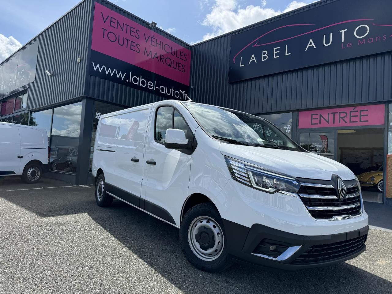 RENAULT Trafic L2H1 3000 Kg 2.0 Blue dCi - 130 2024 III FOURGON Fourgon Advance L2H1 PHASE 3 - Furgon: slika RENAULT Trafic L2H1 3000 Kg 2.0 Blue dCi - 130 2024 III FOURGON Fourgon Advance L2H1 PHASE 3 - Furgon RENAULT Trafic L2H1 3000 Kg 2.0 Blue dCi - 130 2024 III FOURGON Fourgon Advance L2H1 PHASE 3 - Furgon: slika RENAULT Trafic L2H1 3000 Kg 2.0 Blue dCi - 130 2024 III FOURGON Fourgon Advance L2H1 PHASE 3 - Furgon