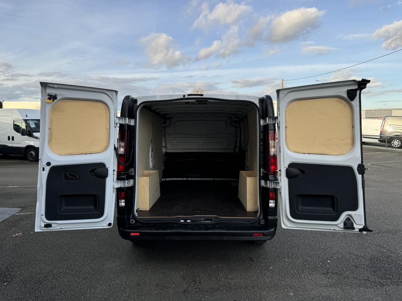 RENAULT Trafic L2H1 3000 Kg 2.0 Blue dCi - 130 III FOURGON Fourgon Grand Confort L2H1 PHASE 3 - Furgon: slika RENAULT Trafic L2H1 3000 Kg 2.0 Blue dCi - 130 III FOURGON Fourgon Grand Confort L2H1 PHASE 3 - Furgon RENAULT Trafic L2H1 3000 Kg 2.0 Blue dCi - 130 III FOURGON Fourgon Grand Confort L2H1 PHASE 3 - Furgon: slika RENAULT Trafic L2H1 3000 Kg 2.0 Blue dCi - 130 III FOURGON Fourgon Grand Confort L2H1 PHASE 3 - Furgon