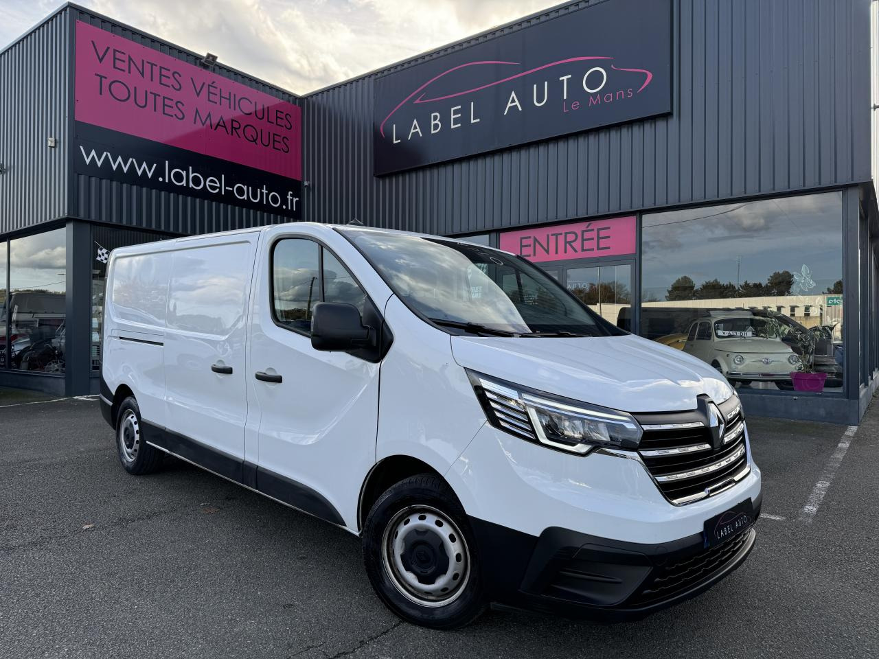 RENAULT Trafic L2H1 3000 Kg 2.0 Blue dCi - 130 III FOURGON Fourgon Grand Confort L2H1 PHASE 3 - Furgon: slika RENAULT Trafic L2H1 3000 Kg 2.0 Blue dCi - 130 III FOURGON Fourgon Grand Confort L2H1 PHASE 3 - Furgon RENAULT Trafic L2H1 3000 Kg 2.0 Blue dCi - 130 III FOURGON Fourgon Grand Confort L2H1 PHASE 3 - Furgon: slika RENAULT Trafic L2H1 3000 Kg 2.0 Blue dCi - 130 III FOURGON Fourgon Grand Confort L2H1 PHASE 3 - Furgon