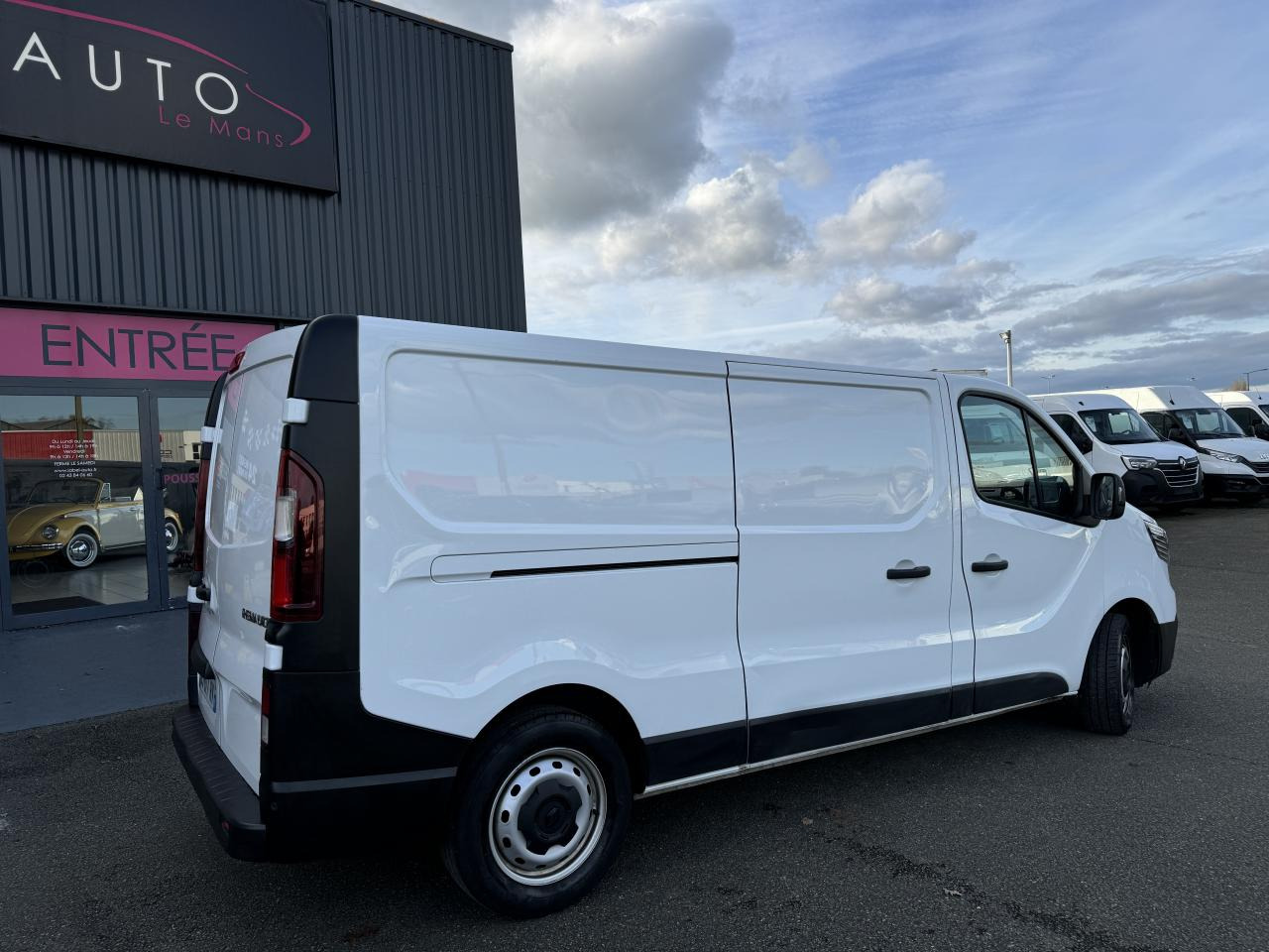 RENAULT Trafic L2H1 3000 Kg 2.0 Blue dCi - 130 III FOURGON Fourgon Grand Confort L2H1 PHASE 3 - Furgon: slika RENAULT Trafic L2H1 3000 Kg 2.0 Blue dCi - 130 III FOURGON Fourgon Grand Confort L2H1 PHASE 3 - Furgon RENAULT Trafic L2H1 3000 Kg 2.0 Blue dCi - 130 III FOURGON Fourgon Grand Confort L2H1 PHASE 3 - Furgon: slika RENAULT Trafic L2H1 3000 Kg 2.0 Blue dCi - 130 III FOURGON Fourgon Grand Confort L2H1 PHASE 3 - Furgon