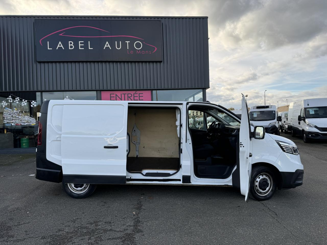 RENAULT Trafic L2H1 3000 Kg 2.0 Blue dCi - 130 III FOURGON Fourgon Grand Confort L2H1 PHASE 3 - Furgon: slika RENAULT Trafic L2H1 3000 Kg 2.0 Blue dCi - 130 III FOURGON Fourgon Grand Confort L2H1 PHASE 3 - Furgon RENAULT Trafic L2H1 3000 Kg 2.0 Blue dCi - 130 III FOURGON Fourgon Grand Confort L2H1 PHASE 3 - Furgon: slika RENAULT Trafic L2H1 3000 Kg 2.0 Blue dCi - 130 III FOURGON Fourgon Grand Confort L2H1 PHASE 3 - Furgon