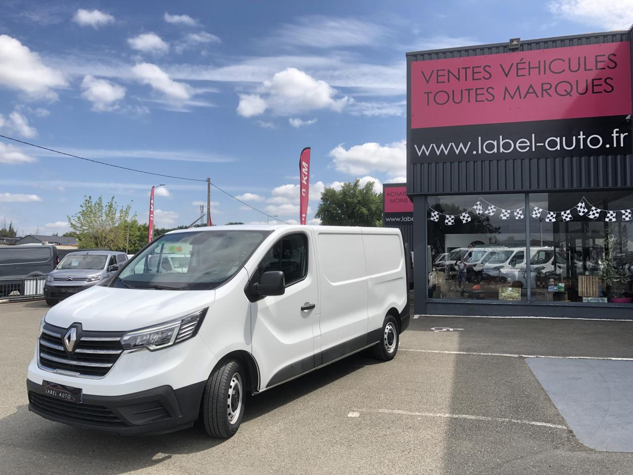 RENAULT Trafic L2H1 3000 Kg 2.0 Blue dCi - 130 III FOURGON Fourgon Grand Confort L2H1 PHASE 3 - Furgon: slika RENAULT Trafic L2H1 3000 Kg 2.0 Blue dCi - 130 III FOURGON Fourgon Grand Confort L2H1 PHASE 3 - Furgon RENAULT Trafic L2H1 3000 Kg 2.0 Blue dCi - 130 III FOURGON Fourgon Grand Confort L2H1 PHASE 3 - Furgon: slika RENAULT Trafic L2H1 3000 Kg 2.0 Blue dCi - 130 III FOURGON Fourgon Grand Confort L2H1 PHASE 3 - Furgon