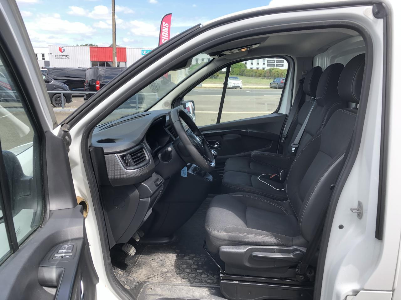 RENAULT Trafic L2H1 3000 Kg 2.0 Blue dCi - 130 III FOURGON Fourgon Grand Confort L2H1 PHASE 3 - Furgon: slika RENAULT Trafic L2H1 3000 Kg 2.0 Blue dCi - 130 III FOURGON Fourgon Grand Confort L2H1 PHASE 3 - Furgon RENAULT Trafic L2H1 3000 Kg 2.0 Blue dCi - 130 III FOURGON Fourgon Grand Confort L2H1 PHASE 3 - Furgon: slika RENAULT Trafic L2H1 3000 Kg 2.0 Blue dCi - 130 III FOURGON Fourgon Grand Confort L2H1 PHASE 3 - Furgon
