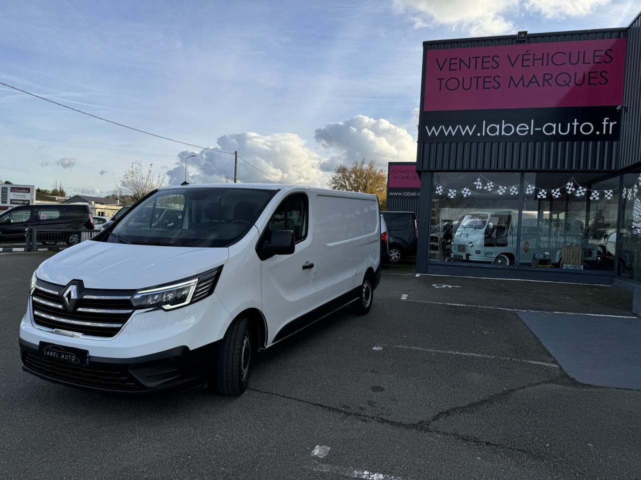 RENAULT Trafic L2H1 3000 Kg 2.0 Blue dCi - 130 III FOURGON Fourgon Grand Confort L2H1 PHASE 3 - Furgon: slika RENAULT Trafic L2H1 3000 Kg 2.0 Blue dCi - 130 III FOURGON Fourgon Grand Confort L2H1 PHASE 3 - Furgon RENAULT Trafic L2H1 3000 Kg 2.0 Blue dCi - 130 III FOURGON Fourgon Grand Confort L2H1 PHASE 3 - Furgon: slika RENAULT Trafic L2H1 3000 Kg 2.0 Blue dCi - 130 III FOURGON Fourgon Grand Confort L2H1 PHASE 3 - Furgon