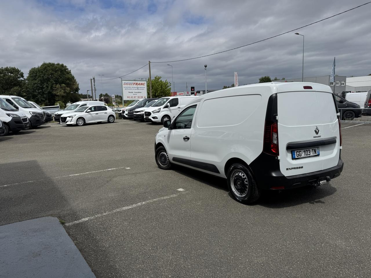 RENAULT express 1.5 BLUE DCI 95CH CONFORT 22 - Furgon: slika RENAULT express 1.5 BLUE DCI 95CH CONFORT 22 - Furgon RENAULT express 1.5 BLUE DCI 95CH CONFORT 22 - Furgon: slika RENAULT express 1.5 BLUE DCI 95CH CONFORT 22 - Furgon