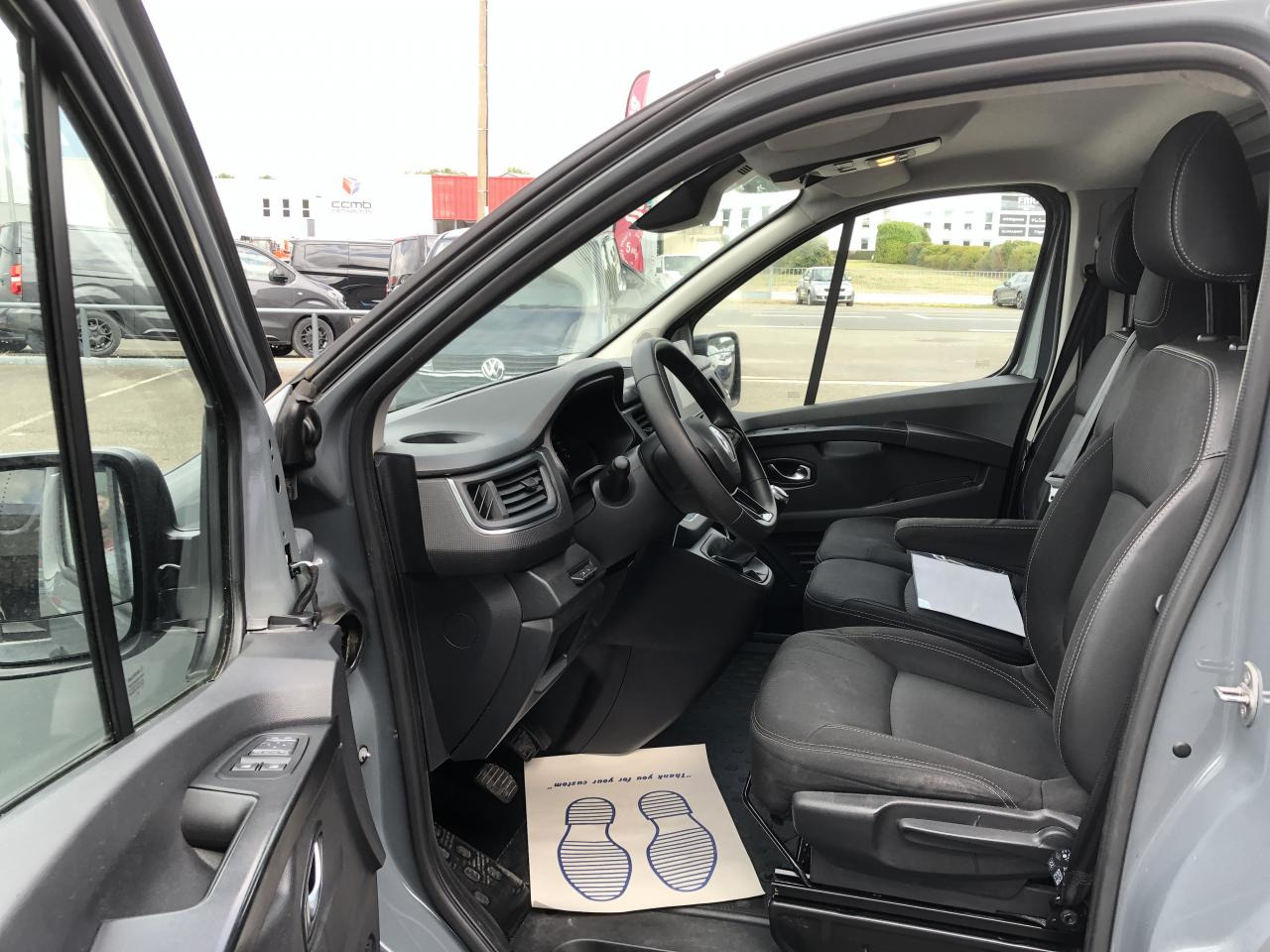RENAULT trafic L1H1 2T8 2.0 BLUE DCI 130CH GRAND CONFORT KIT BOIS - Furgon: slika RENAULT trafic L1H1 2T8 2.0 BLUE DCI 130CH GRAND CONFORT KIT BOIS - Furgon RENAULT trafic L1H1 2T8 2.0 BLUE DCI 130CH GRAND CONFORT KIT BOIS - Furgon: slika RENAULT trafic L1H1 2T8 2.0 BLUE DCI 130CH GRAND CONFORT KIT BOIS - Furgon