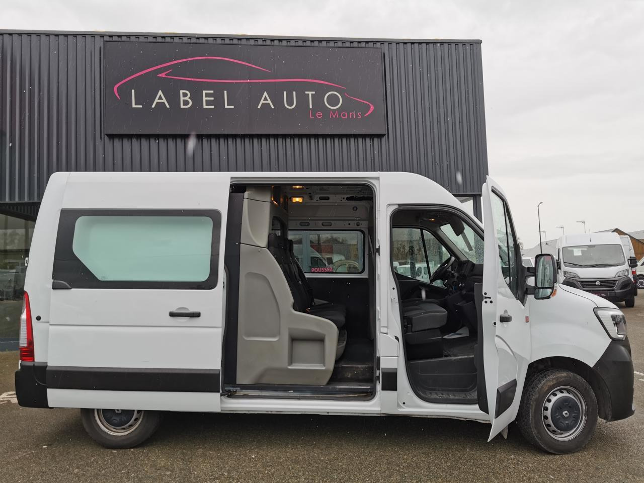 Renault Master 7 PLACES Confort F3300 L2H2 2.3 dCi - 135 III CABINE APPROFONDIE Cabine approfondie L2H2 Tra - Dostavno vozilo s dvostrukom kabinom: slika Renault Master 7 PLACES Confort F3300 L2H2 2.3 dCi - 135 III CABINE APPROFONDIE Cabine approfondie L2H2 Tra - Dostavno vozilo s dvostrukom kabinom Renault Master 7 PLACES Confort F3300 L2H2 2.3 dCi - 135 III CABINE APPROFONDIE Cabine approfondie L2H2 Tra - Dostavno vozilo s dvostrukom kabinom: slika Renault Master 7 PLACES Confort F3300 L2H2 2.3 dCi - 135 III CABINE APPROFONDIE Cabine approfondie L2H2 Tra - Dostavno vozilo s dvostrukom kabinom