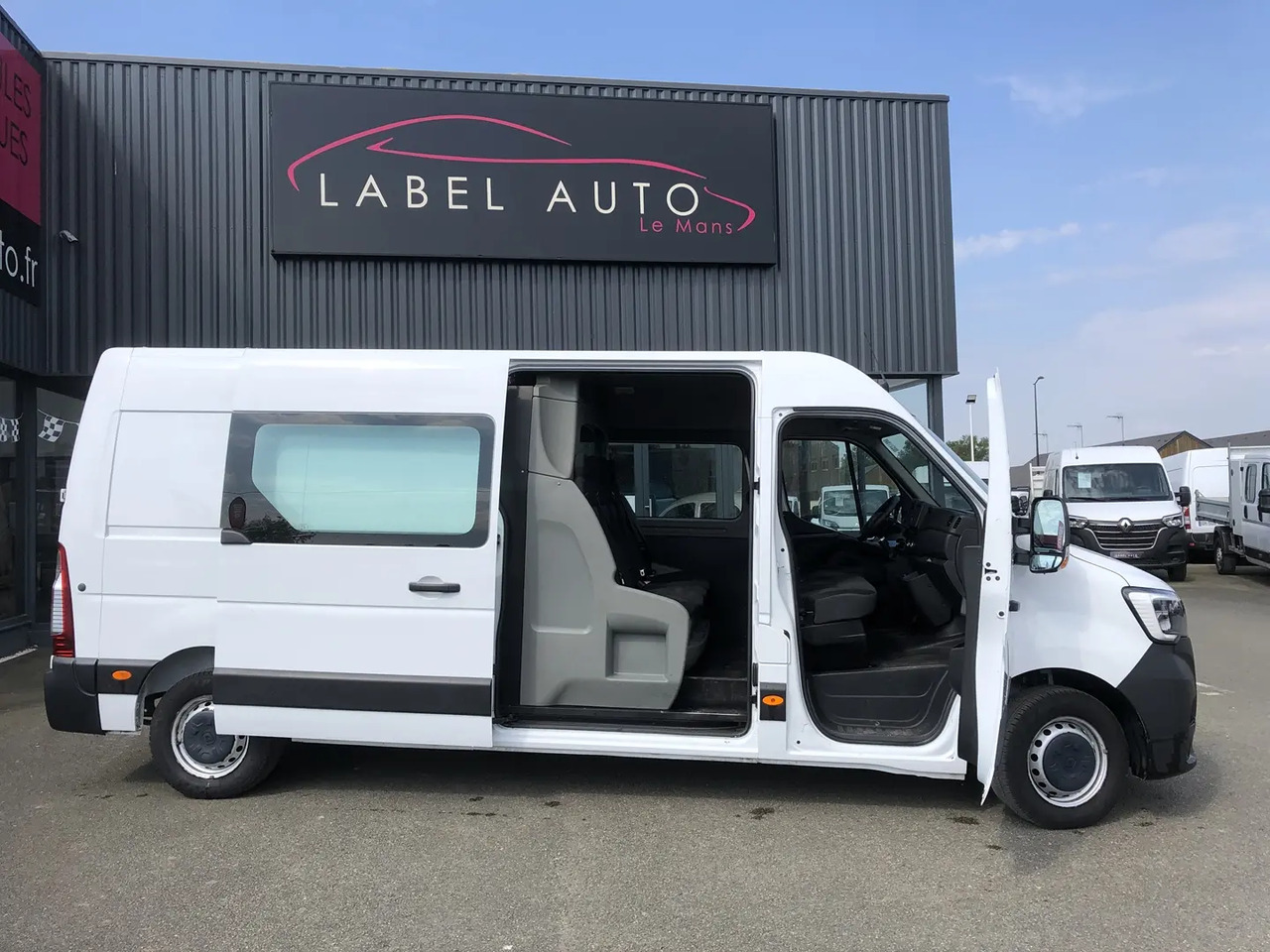 Renault Master F3300 L2H2 2.3 DCI 135CH CABINE APPROFONDIE CONFORT EURO6 - Dostavno vozilo s dvostrukom kabinom: slika Renault Master F3300 L2H2 2.3 DCI 135CH CABINE APPROFONDIE CONFORT EURO6 - Dostavno vozilo s dvostrukom kabinom Renault Master F3300 L2H2 2.3 DCI 135CH CABINE APPROFONDIE CONFORT EURO6 - Dostavno vozilo s dvostrukom kabinom: slika Renault Master F3300 L2H2 2.3 DCI 135CH CABINE APPROFONDIE CONFORT EURO6 - Dostavno vozilo s dvostrukom kabinom