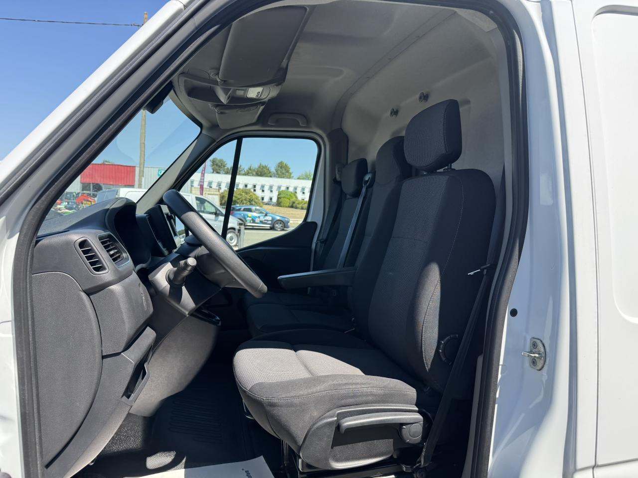 Renault Master F3300 L2H2 2.3 DCI 135CH GRAND CONFORT E6 - Furgon: slika Renault Master F3300 L2H2 2.3 DCI 135CH GRAND CONFORT E6 - Furgon Renault Master F3300 L2H2 2.3 DCI 135CH GRAND CONFORT E6 - Furgon: slika Renault Master F3300 L2H2 2.3 DCI 135CH GRAND CONFORT E6 - Furgon