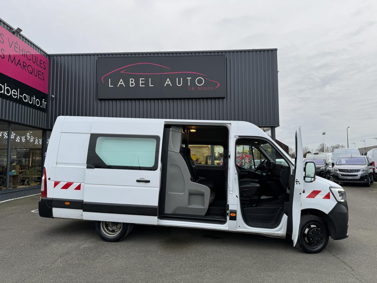 Renault Master F3500 L3H2 2.3 BLUE DCI 135CH CABINE APPROFONDIE 6 PLACES GRAND CONFORT - Dostavno vozilo s dvostrukom kabinom: slika Renault Master F3500 L3H2 2.3 BLUE DCI 135CH CABINE APPROFONDIE 6 PLACES GRAND CONFORT - Dostavno vozilo s dvostrukom kabinom Renault Master F3500 L3H2 2.3 BLUE DCI 135CH CABINE APPROFONDIE 6 PLACES GRAND CONFORT - Dostavno vozilo s dvostrukom kabinom: slika Renault Master F3500 L3H2 2.3 BLUE DCI 135CH CABINE APPROFONDIE 6 PLACES GRAND CONFORT - Dostavno vozilo s dvostrukom kabinom
