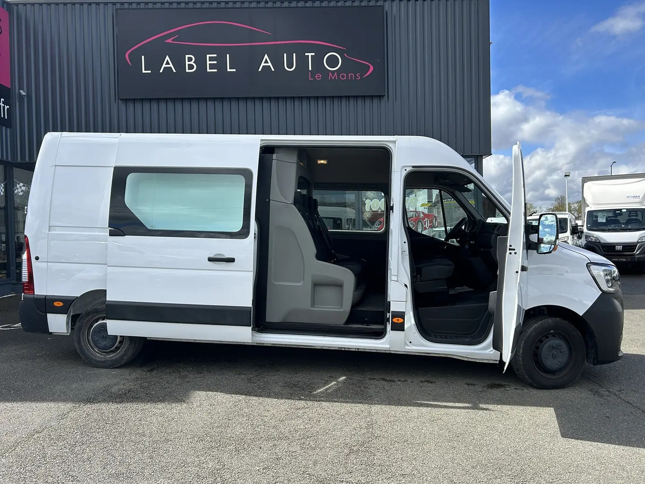 Renault Master F3500 L3H2 2.3 BLUE DCI 135CH CABINE APPROFONDIE GRAND CONFORT - Dostavno vozilo s dvostrukom kabinom: slika Renault Master F3500 L3H2 2.3 BLUE DCI 135CH CABINE APPROFONDIE GRAND CONFORT - Dostavno vozilo s dvostrukom kabinom Renault Master F3500 L3H2 2.3 BLUE DCI 135CH CABINE APPROFONDIE GRAND CONFORT - Dostavno vozilo s dvostrukom kabinom: slika Renault Master F3500 L3H2 2.3 BLUE DCI 135CH CABINE APPROFONDIE GRAND CONFORT - Dostavno vozilo s dvostrukom kabinom