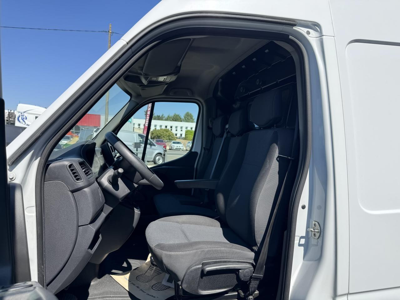 Renault Master F3500 L3H2 2.3 DCI 135CH CONFORT EURO6 - Furgon: slika Renault Master F3500 L3H2 2.3 DCI 135CH CONFORT EURO6 - Furgon Renault Master F3500 L3H2 2.3 DCI 135CH CONFORT EURO6 - Furgon: slika Renault Master F3500 L3H2 2.3 DCI 135CH CONFORT EURO6 - Furgon
