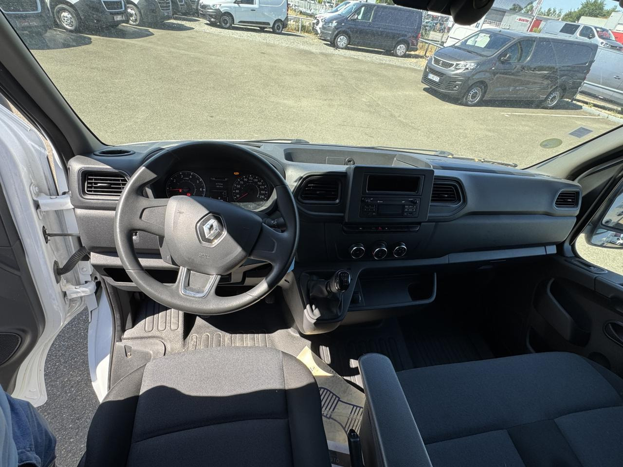 Renault Master F3500 L3H2 2.3 DCI 135CH CONFORT EURO6 - Furgon: slika Renault Master F3500 L3H2 2.3 DCI 135CH CONFORT EURO6 - Furgon Renault Master F3500 L3H2 2.3 DCI 135CH CONFORT EURO6 - Furgon: slika Renault Master F3500 L3H2 2.3 DCI 135CH CONFORT EURO6 - Furgon