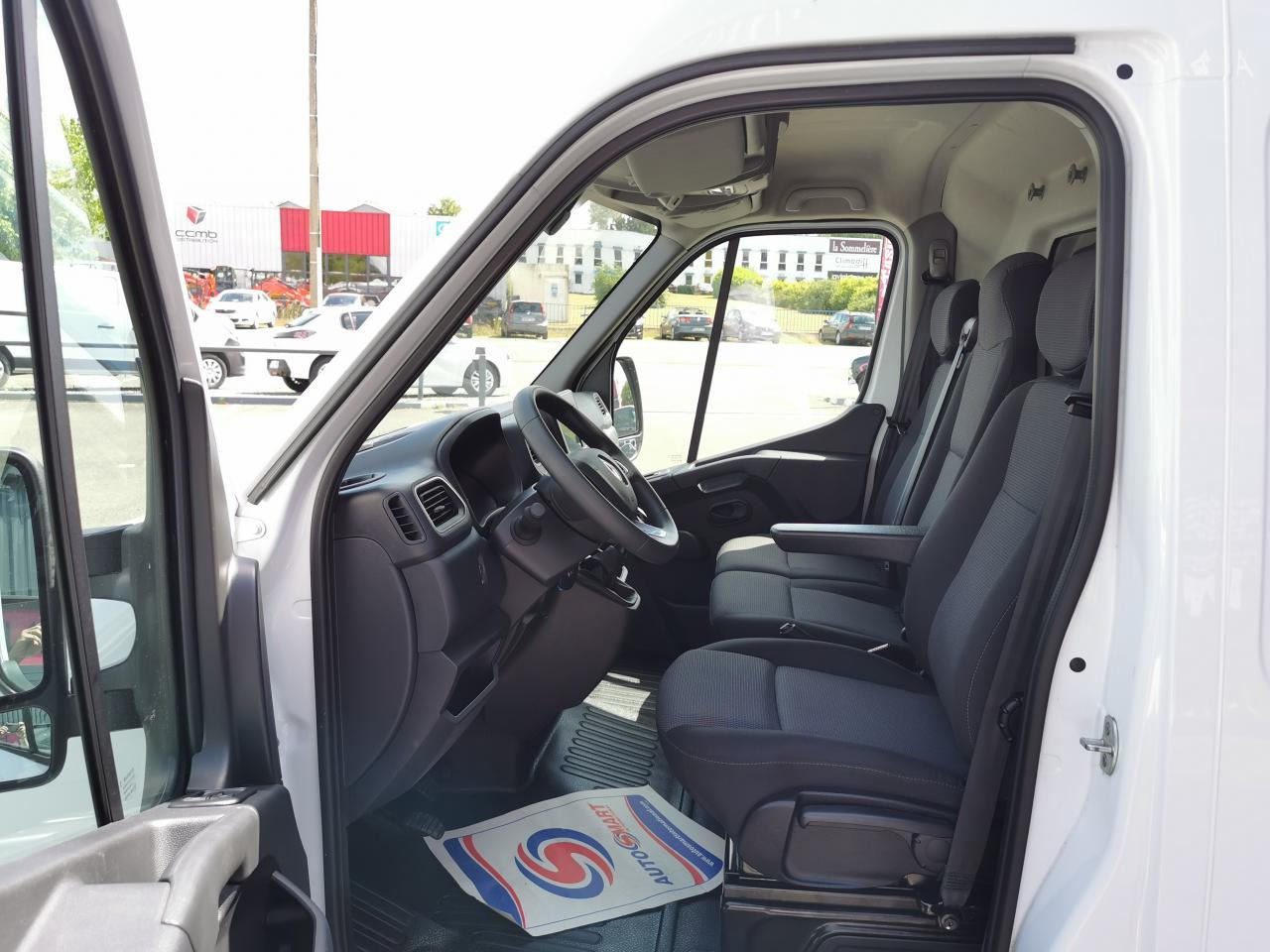 Renault Master Grand Confort F3500 L3H2 2.3 Energy dCi - 150 III FOURGON Fourgon L3H2 Traction PHASE 3 - Furgon: slika Renault Master Grand Confort F3500 L3H2 2.3 Energy dCi - 150 III FOURGON Fourgon L3H2 Traction PHASE 3 - Furgon Renault Master Grand Confort F3500 L3H2 2.3 Energy dCi - 150 III FOURGON Fourgon L3H2 Traction PHASE 3 - Furgon: slika Renault Master Grand Confort F3500 L3H2 2.3 Energy dCi - 150 III FOURGON Fourgon L3H2 Traction PHASE 3 - Furgon
