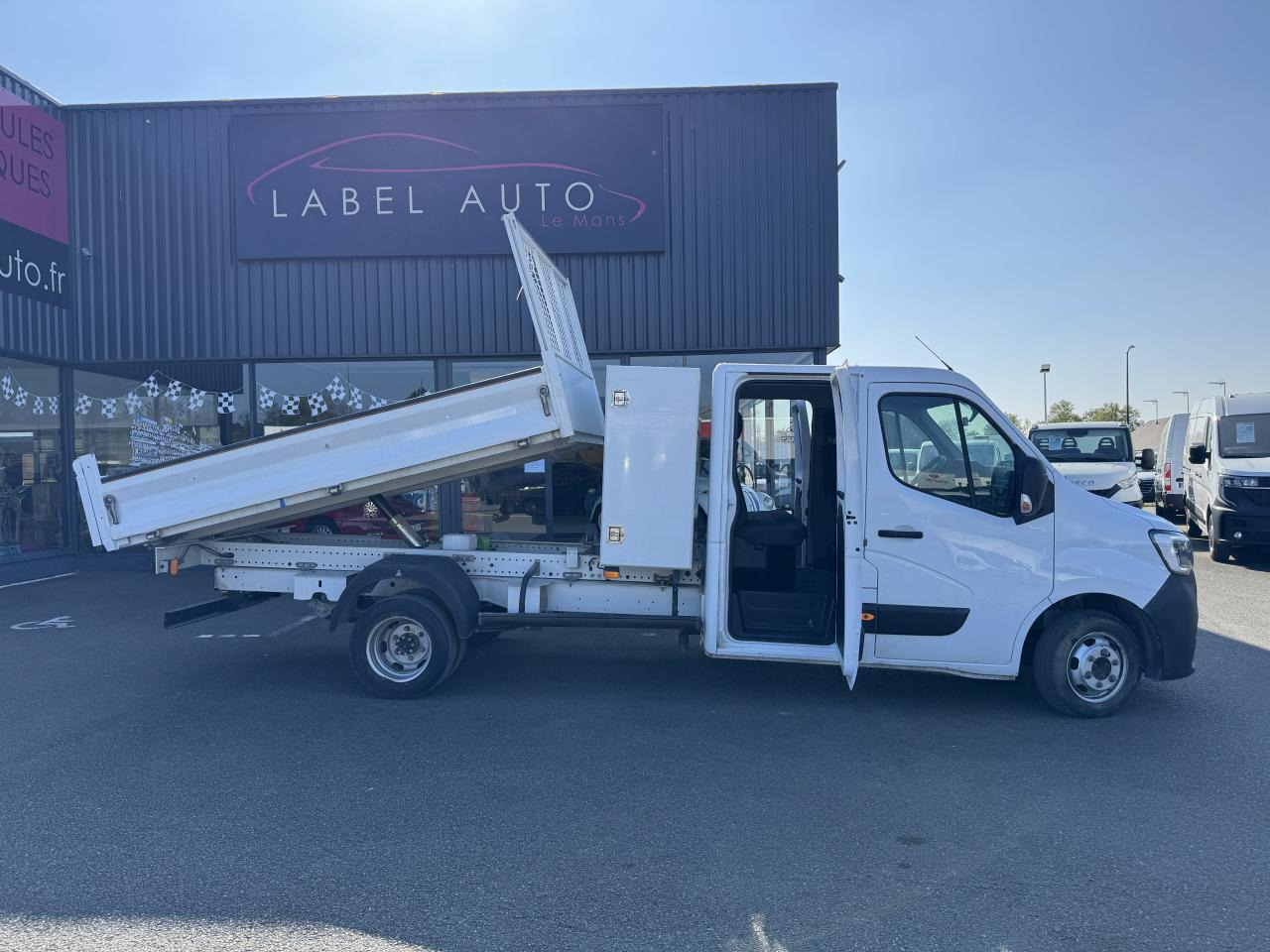 Renault Master combi RENAULT 3T5 BENNE + COFFRE RJ DOUBLE CABINE 6 PL 2.3 DCI 130 CH CONFORT + GPS + REGUL + CLIM - Mali kamion kiper: slika Renault Master combi RENAULT 3T5 BENNE + COFFRE RJ DOUBLE CABINE 6 PL 2.3 DCI 130 CH CONFORT + GPS + REGUL + CLIM - Mali kamion kiper Renault Master combi RENAULT 3T5 BENNE + COFFRE RJ DOUBLE CABINE 6 PL 2.3 DCI 130 CH CONFORT + GPS + REGUL + CLIM - Mali kamion kiper: slika Renault Master combi RENAULT 3T5 BENNE + COFFRE RJ DOUBLE CABINE 6 PL 2.3 DCI 130 CH CONFORT + GPS + REGUL + CLIM - Mali kamion kiper