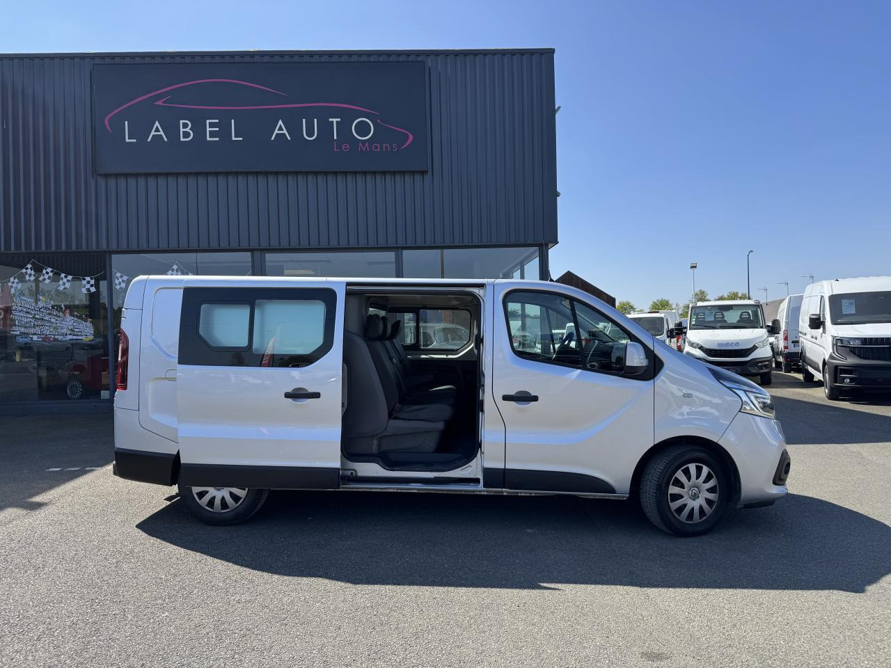 Renault Trafic L2H1 2.0 DCI 145CH CABINE APPROFONDIE 6 PLACES CONFORT EDC - Dostavno vozilo s dvostrukom kabinom: slika Renault Trafic L2H1 2.0 DCI 145CH CABINE APPROFONDIE 6 PLACES CONFORT EDC - Dostavno vozilo s dvostrukom kabinom Renault Trafic L2H1 2.0 DCI 145CH CABINE APPROFONDIE 6 PLACES CONFORT EDC - Dostavno vozilo s dvostrukom kabinom: slika Renault Trafic L2H1 2.0 DCI 145CH CABINE APPROFONDIE 6 PLACES CONFORT EDC - Dostavno vozilo s dvostrukom kabinom