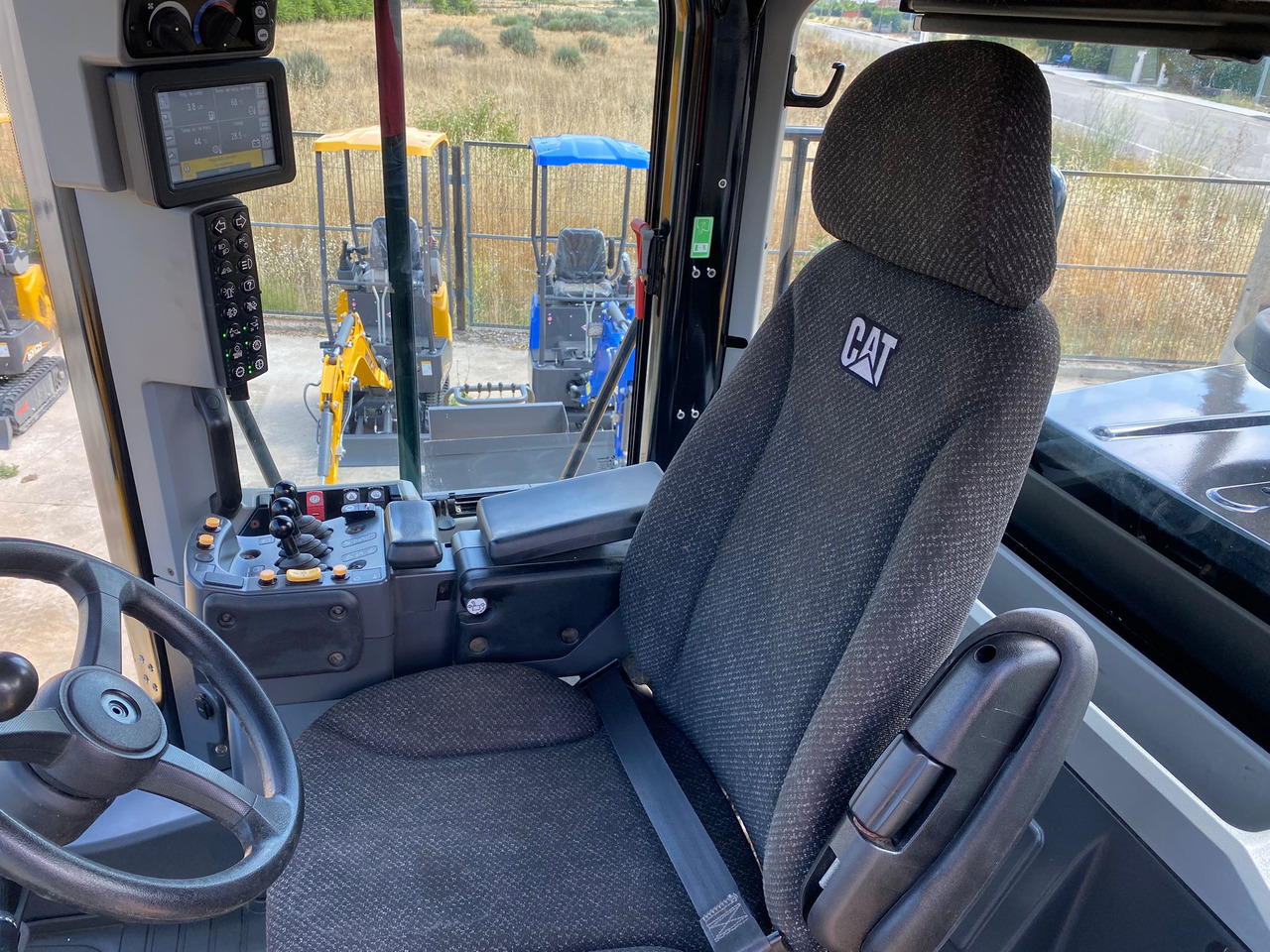 Utovarivač na kotačima CATERPILLAR 950 M: slika Utovarivač na kotačima CATERPILLAR 950 M Utovarivač na kotačima CATERPILLAR 950 M: slika Utovarivač na kotačima CATERPILLAR 950 M