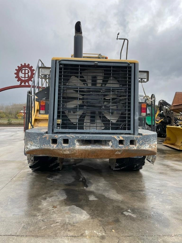 Komatsu WA 600-6 - Utovarivač na kotačima: slika Komatsu WA 600-6 - Utovarivač na kotačima Komatsu WA 600-6 - Utovarivač na kotačima: slika Komatsu WA 600-6 - Utovarivač na kotačima