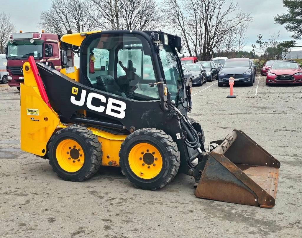 JCB 155 - Mini utovarivač: slika JCB 155 - Mini utovarivač JCB 155 - Mini utovarivač: slika JCB 155 - Mini utovarivač