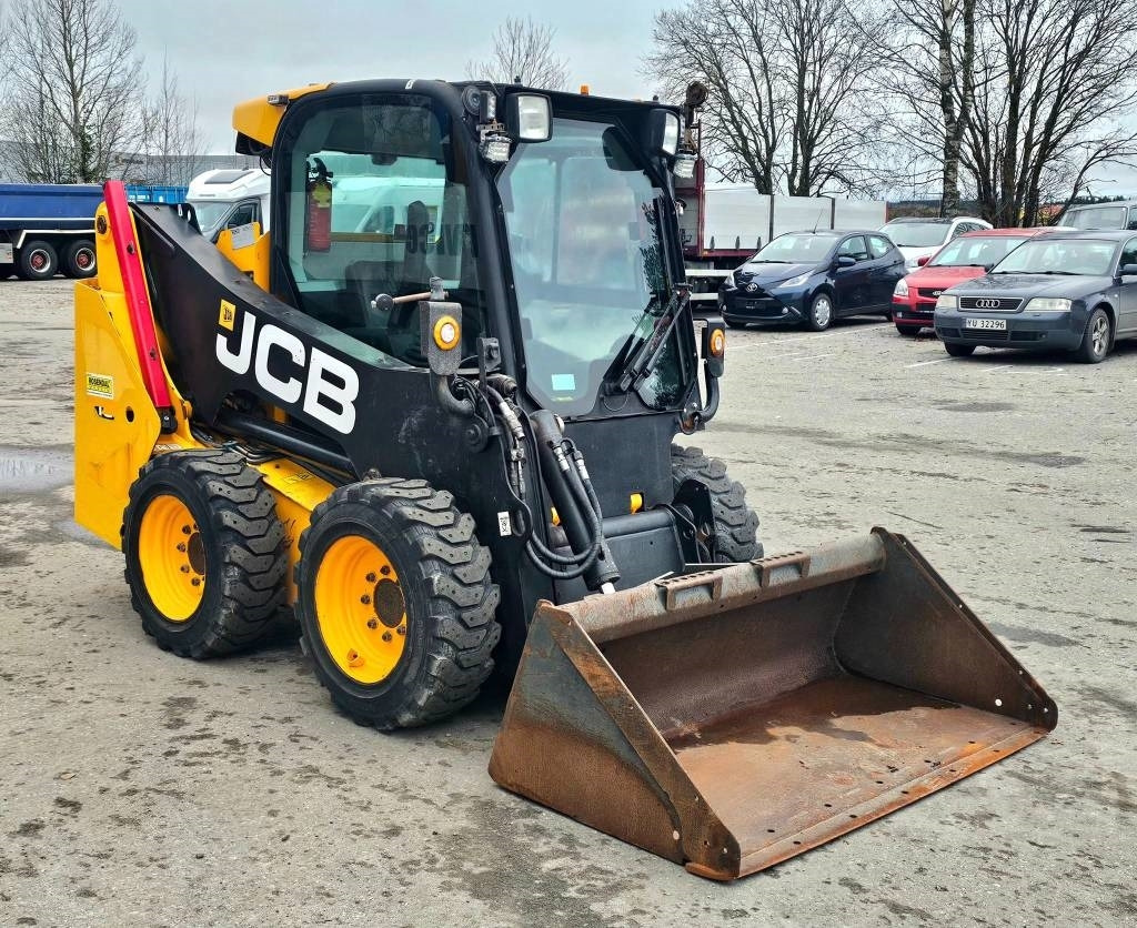 JCB 155 - Mini utovarivač: slika JCB 155 - Mini utovarivač JCB 155 - Mini utovarivač: slika JCB 155 - Mini utovarivač