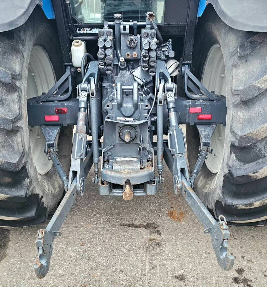 Traktor New Holland 8360 DT: slika Traktor New Holland 8360 DT