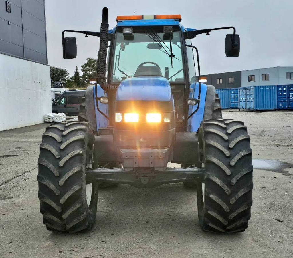 Traktor New Holland 8360 DT: slika Traktor New Holland 8360 DT