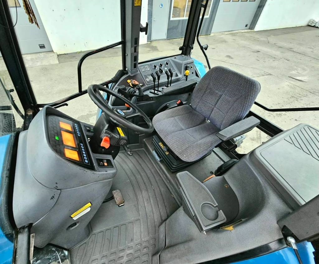 Traktor New Holland 8360 DT: slika Traktor New Holland 8360 DT