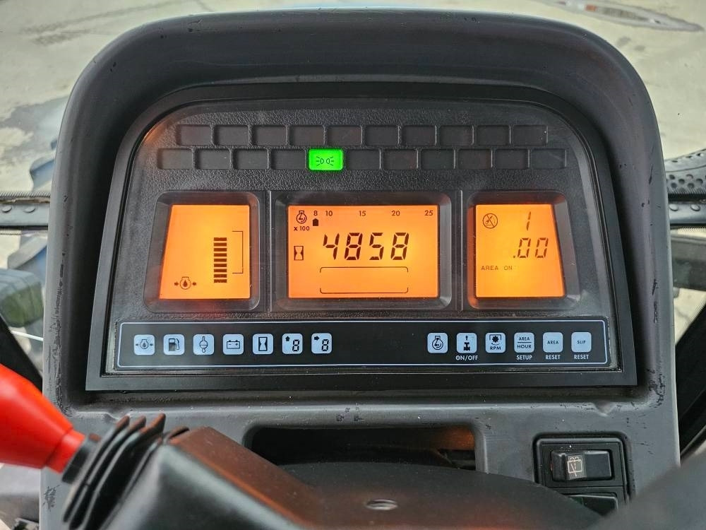 Traktor New Holland 8360 DT: slika Traktor New Holland 8360 DT