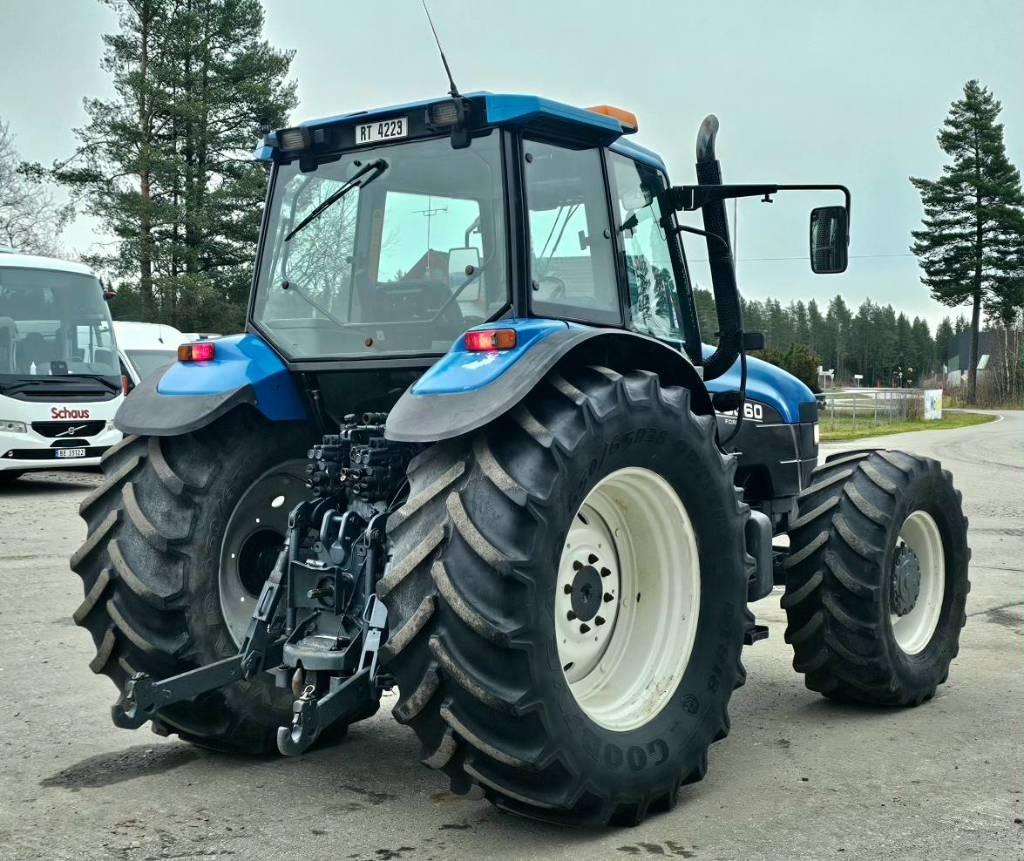 Traktor New Holland 8360 DT: slika Traktor New Holland 8360 DT