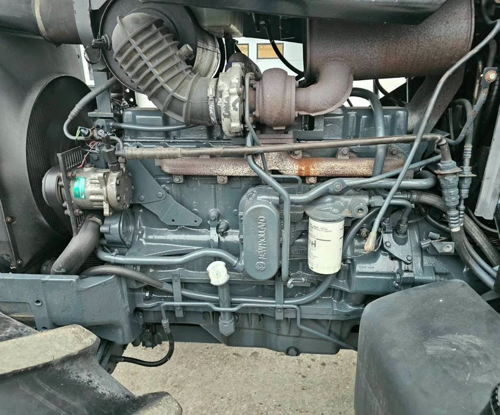 Traktor New Holland 8360 DT: slika Traktor New Holland 8360 DT