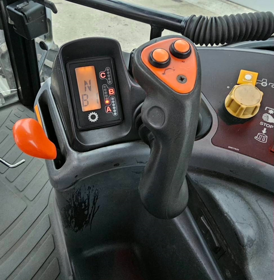 Traktor New Holland 8360 DT: slika Traktor New Holland 8360 DT