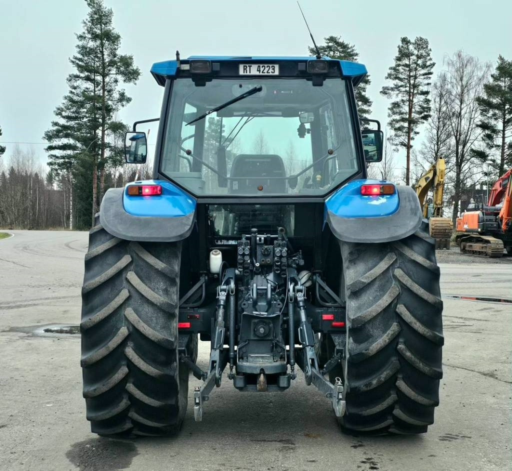New Holland 8360 DT - Traktor: slika New Holland 8360 DT - Traktor New Holland 8360 DT - Traktor: slika New Holland 8360 DT - Traktor
