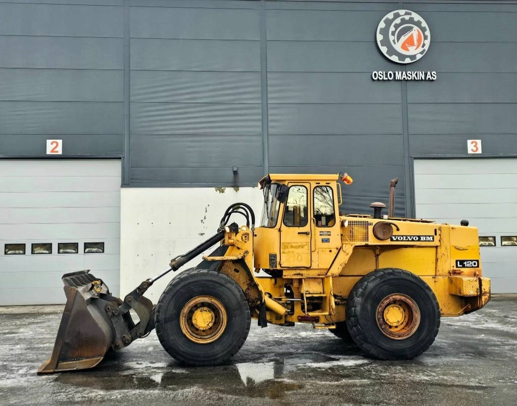 Volvo L 120 - Utovarivač na kotačima: slika Volvo L 120 - Utovarivač na kotačima Volvo L 120 - Utovarivač na kotačima: slika Volvo L 120 - Utovarivač na kotačima