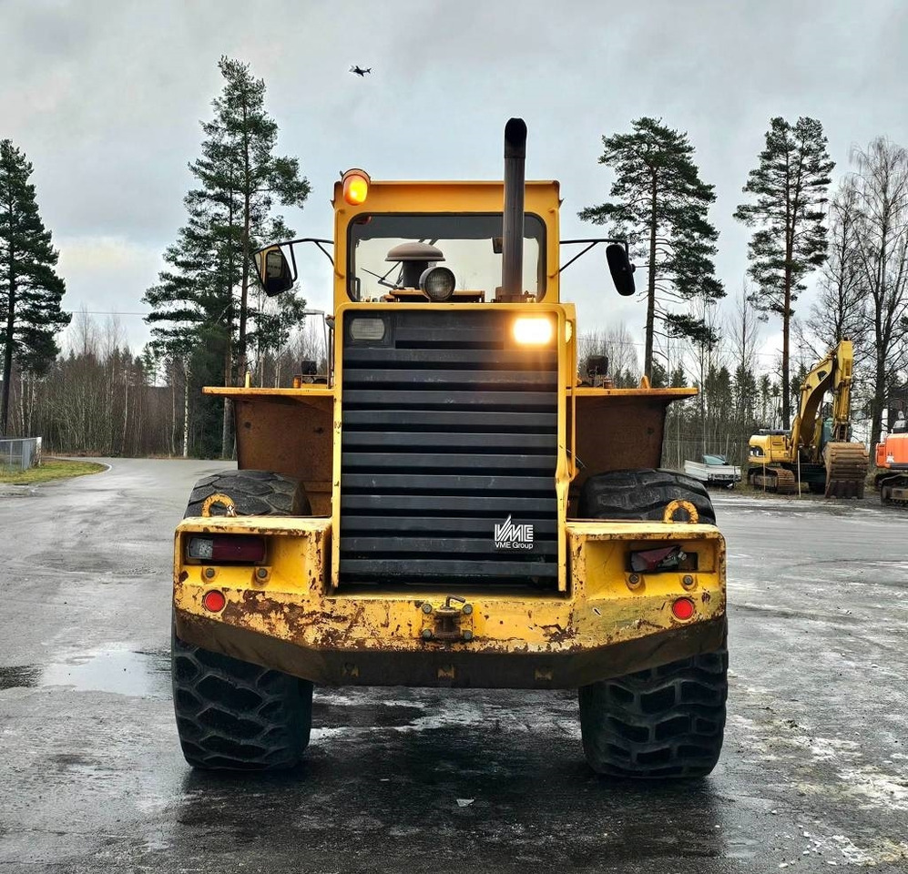 Volvo L 120 - Utovarivač na kotačima: slika Volvo L 120 - Utovarivač na kotačima Volvo L 120 - Utovarivač na kotačima: slika Volvo L 120 - Utovarivač na kotačima