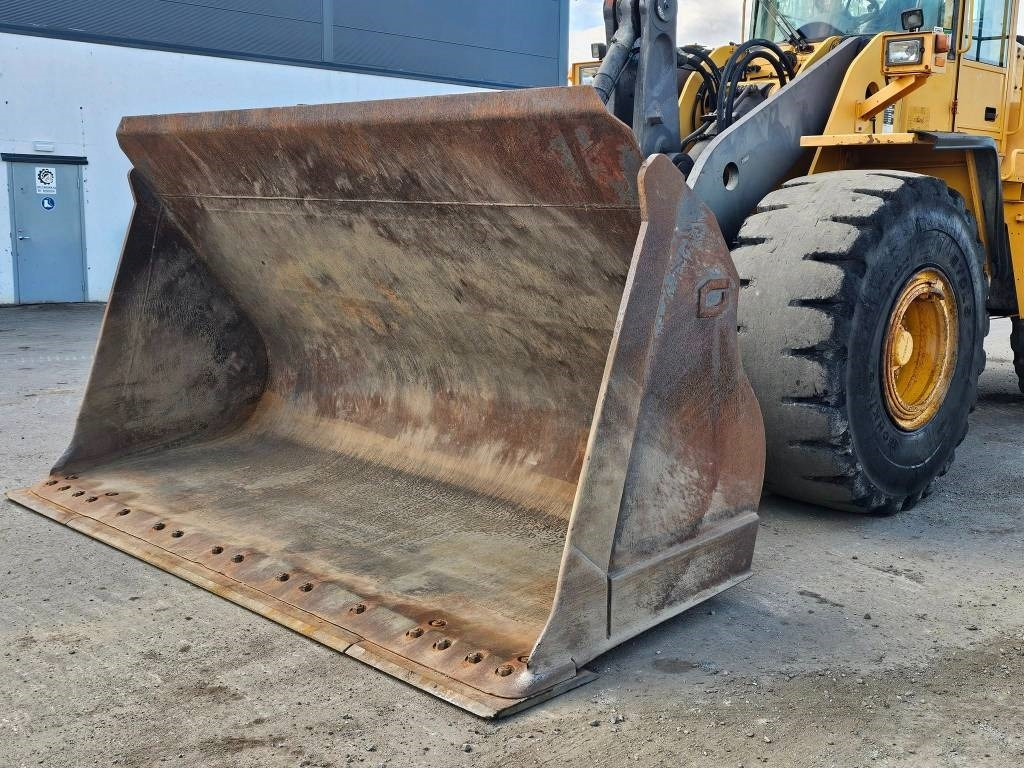 Zakup Volvo L 180 E  Volvo L 180 E: slika Zakup Volvo L 180 E  Volvo L 180 E