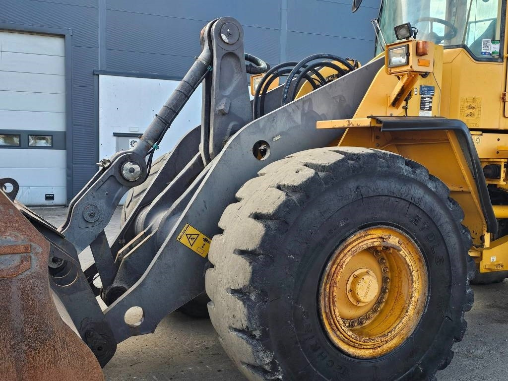 Zakup Volvo L 180 E  Volvo L 180 E: slika Zakup Volvo L 180 E  Volvo L 180 E