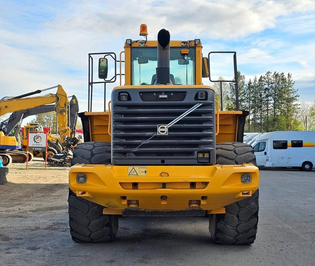 Volvo L 180 E - Utovarivač na kotačima: slika Volvo L 180 E - Utovarivač na kotačima Volvo L 180 E - Utovarivač na kotačima: slika Volvo L 180 E - Utovarivač na kotačima